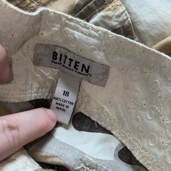 NWT Y2K Low Rise Cropped Camo Pants Bitten Size 18 - Picture 11 of 16